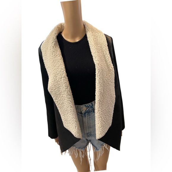 Super cute and cozy Sherpa lined cardigan 😻 - Picture 4 of 8